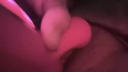 Vibratörümle fışkırtıyor ve inliyor!