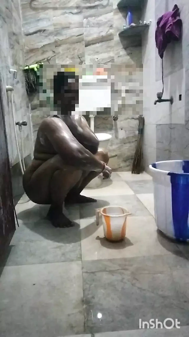 Tamil hizmetçi evde banyo yapıyor bölüm 1