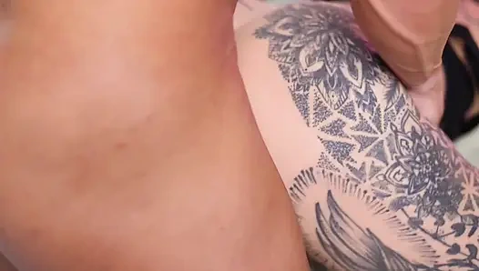 Bekarlığımı benim yaşımdan iki kez yaşlı bir adamla bitirdim.