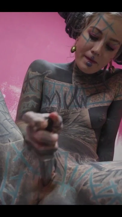 İş kıyafeti anal esnetme solo mastürbasyon genişliyor ve fışkırtıyor | Klip 1