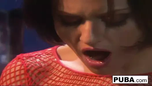 Dana ve Naudia birbirlerini sikiyor