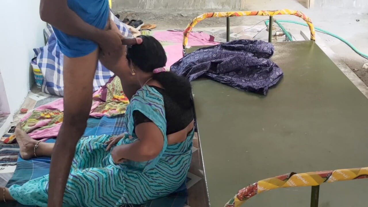 Üvey annem domalıyor ve seks yaparken en güzel zevki yaşadım