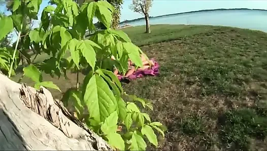 Sapık evli kadın kocası tarafından plajda büyük sert yarakla amını parçalatıyor