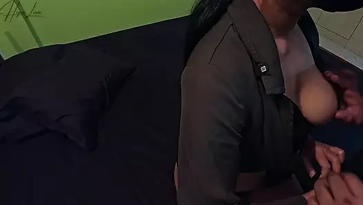 Ateşli ve güzel Malezyalı piliç amcık sikişi.