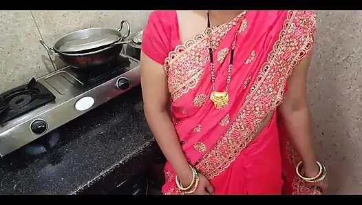 20 yaşındaki ateşli evli kadın kocasını aldatıyor ve köylü bir inek oğlanla sikişiyor ve kocası seksten sonra yeni evli ateşli evli kadın