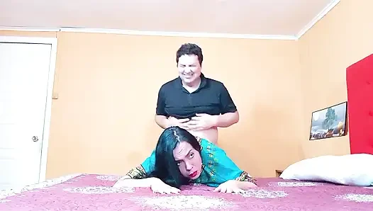 Evde yalnız bir Hintli teyze buldum ve onu arkadan siktim.