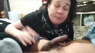 Anna ma femme de menage me suce la bite