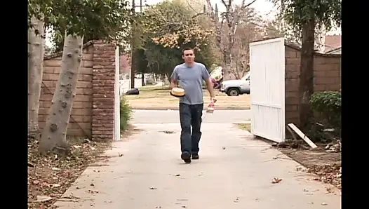 Güzel ateşli orta yaşlı seksi kadın arkadaşından sert yarakla sikiliyor