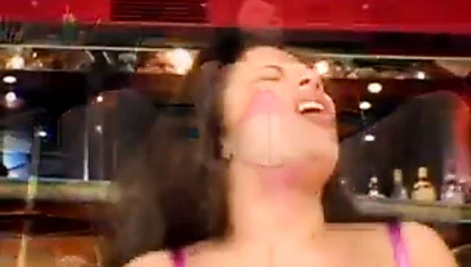 Doğal büyük sarkık memeler seksi milf