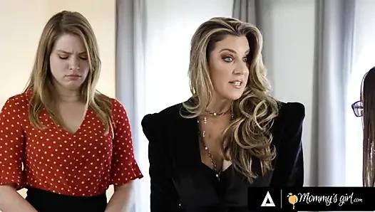 Annenin kızı - orta yaşlı seksi kadın kayla paige ve asistan Giselle Palmer Aften Opal'in masajını üçlü sekse dönüştürüyor