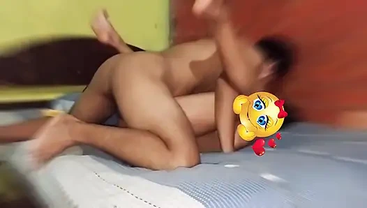 19 yaşındaki sekreterimi sikiyorum. Ve bana daha sert vermemi söyledi patron