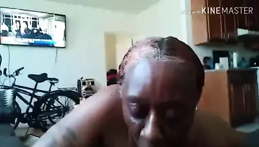 Çılgın olgun sürtük bir deliden kurtulmaya çalışıyor