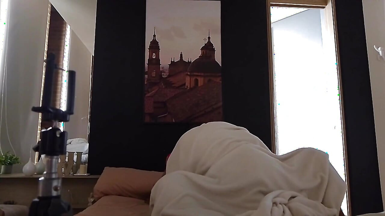 Eski kocam yoğun bir günün ardından bir motelde çarşafların altında benimle sevişiyor