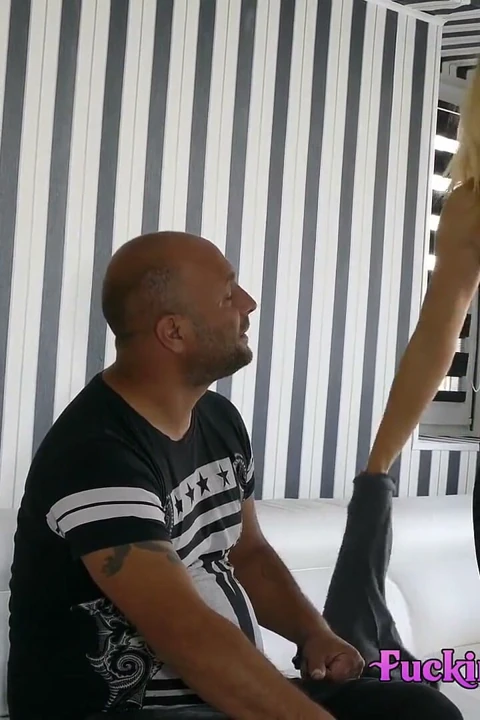 Çift porno filmler için oyuncu seçmelerine geliyor