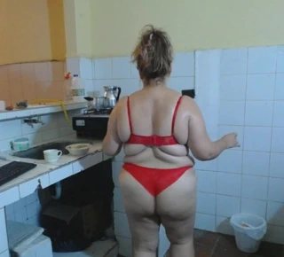 bbw içinde kırmızı iç çamaşırı