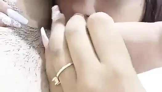 Karım işe gidiyor ve büyük memeli ve götlü komşuyu eve getiriyorum bu Amerika Birleşik Devletleri'nde oldu