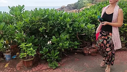 Amatör sarışın olgun evli kadın kanepede seks yapıyor