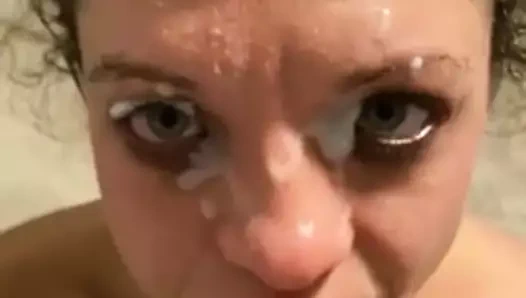 Dilini çıkar ve bunu yüzüne al