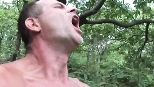 Ormanda sarışın evli kadın.... Retro