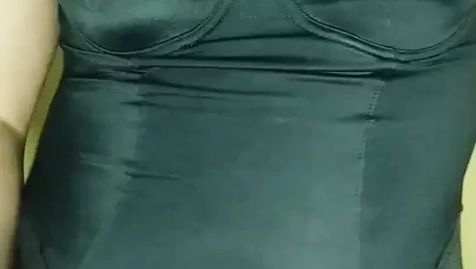 Kalın yarağını üstüme sokuyor ve ıslak bırakıyor.