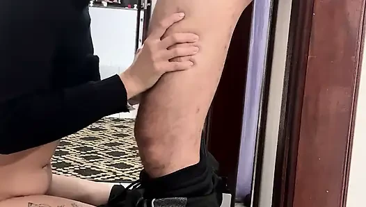 İş arkadaşları şirket koridorunda seks yapıyor.