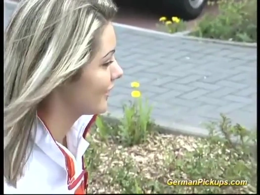 Alman genç aldı yukarı için ilk anal