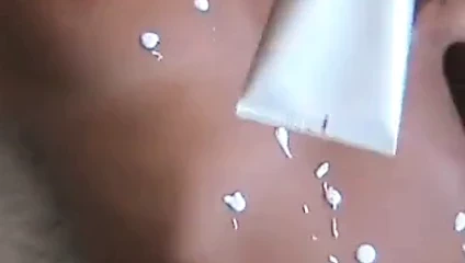 2 Alman kızlar creams ona kahrolası sıcak bodys