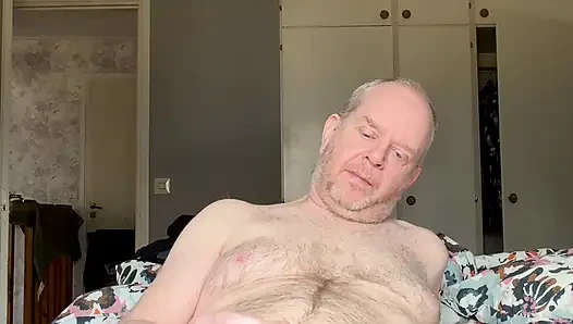 Önümde dizlerinin üzerindeymiş gibi davran