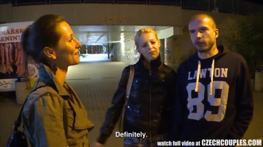 Güzel Çek çifti gf değişimi için para alır