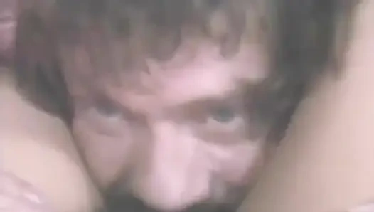 Gözleri bağlı Fransız sürtükler dörtlü seks yapıyor