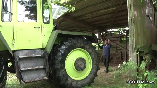 Alman milf anne ve üvey baba sikme açık üzerinde farm