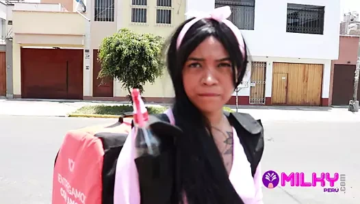 Teslimatçı kız benden seks karşılığında iş istiyor