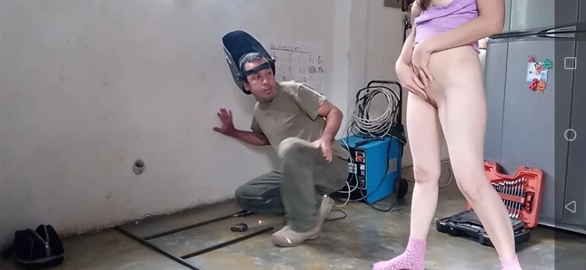 Havya istiyorum ve o kadar ateşli ki yüzüme boşaldı.