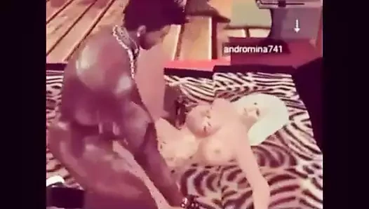 Üç lanet duş karanlık seks macera eylemleri karışımı