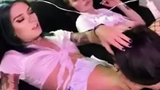 üç olduğunu şirket lezbiyenler