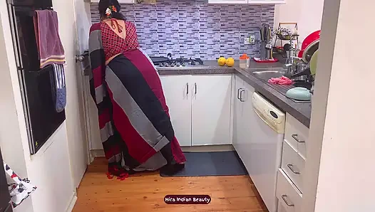 En ateşli desi evli kadın sari seks büyük götlü oral sekse bastırıyor yüz sikişi ve yüksek sesli misyoner