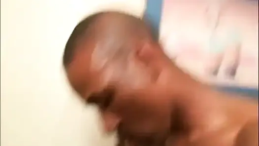 Büyük siyah şişman amcık sikişiyor