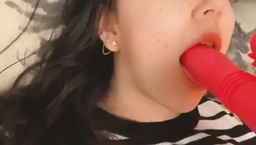 18 yaşındaki tatlı kız okyanusta ıslanıyor ve çıldırıyor