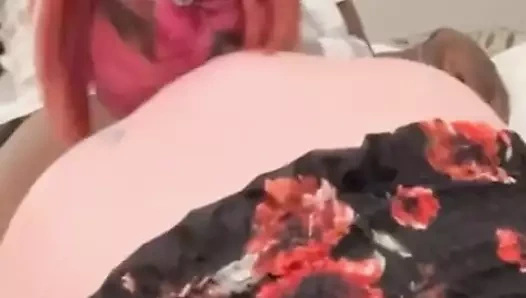 Bu beyaz kızdan inanılmaz bir gırtlak