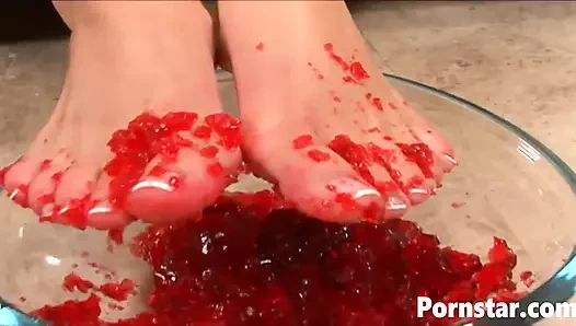 Genç Mckenzie Pierce ilk ayak fetişini deniyor