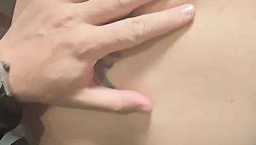 Orta yaşlı seksi kadın yerel barda banyoda sikiliyor