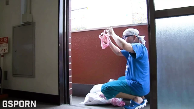 Ateşli Japon kız ıslak amcık için sekse aç sikişiyor