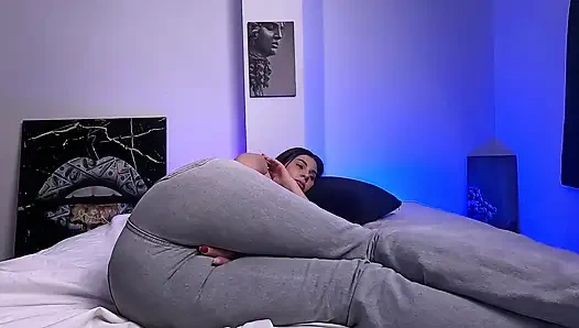 Islak bir rüya gördüm ve işiyorum