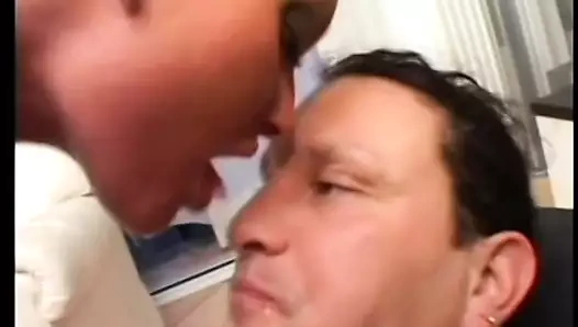 Üçlü ile uzun saçlı sarışın alma dp itibaren iki Çıtçıt