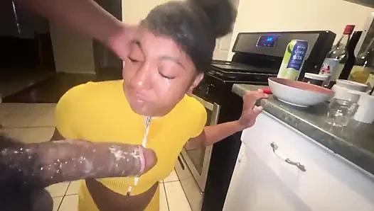 Genç anal herkes Houston pazar günü gırtlağına kadar alıyor