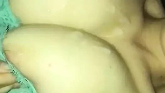 Büyük göğüslerime boşal