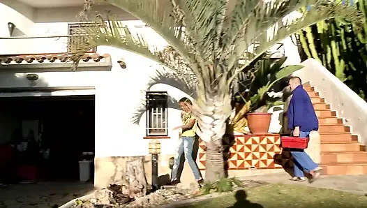 Sürtük için büyük göt ve büyük İspanyol dövmesi