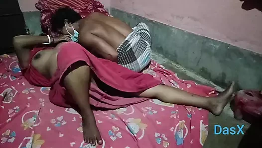 Arkadaşlar büyük götlü evli kadın evde yalnız. Büyük döllemeli amcık