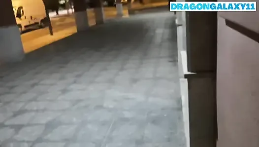 Riskli halka açık teşhir göğüsleri ve evde ağzına sakso boşalması