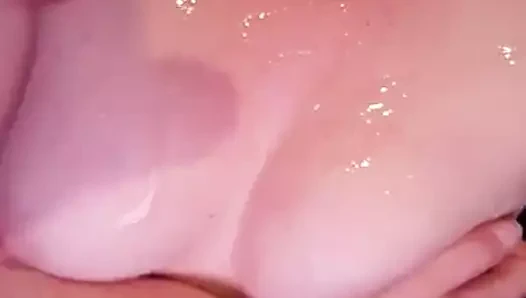 cumshot üzerinde göğüsler